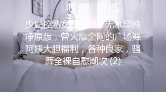 【新片速遞】  黑丝高跟伪娘贴贴 双腿绑着M字 菊花插入振动AV棒 被小哥哥撸着牛子很舒坦 