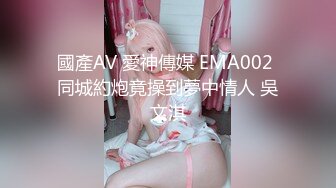 逼逼带着阴环，阴唇带着小铃铛的极品骚女，燃情大秀直播道具抽插骚穴和菊花，双插蹂躏刺激不断，浪叫不止