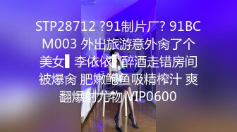 办公楼一路跟踪尾随偷拍两位少妇的大肥鲍