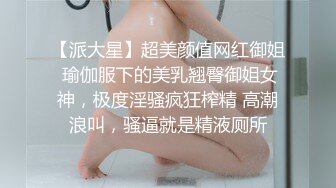 本人比照片还漂亮，皮短裙极品兼职美妞，自带黑丝袜，穿上美腿更是诱人，S型细腰好身段，半脱下丝袜尽情输出，转战沙发爆操