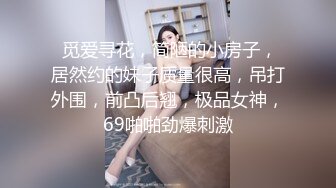 晚上出去遛狗也能泡个贵妇气质小妞 带回去来一炮爽下 狗狗一旁观战