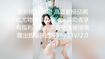 休闲会所里技师的小手好温柔，制服诱惑手撸大鸡巴，然后小奶子玩乳交真刺激，骚逼蹭得好痒撑爆她的小嘴