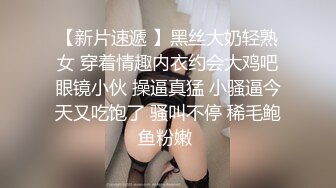 这外围妹子不错，外表清纯乖巧，苗条身材贫乳，骑乘位打桩机操的受不了