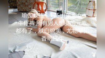 【虎哥】推特红人伪摄影大师特别版，翘臀长腿女模，双头龙入双洞，虎哥玩的不亦乐乎 (1)