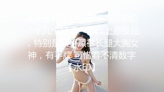  蜡笔老公足浴按摩勾搭女技师，全程拍摄牛仔裤吊带妹子带回房间啪啪，翘屁股摸逼舔屌猛操