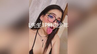 漂亮女优穿着开档牛仔裤享受被舔穴的快感