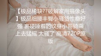 【精品黑丝学妹】露脸快被小哥玩坏了，自己也是骚让小哥草了骚穴干菊花，自己还拿AV棒玩阴蒂，浪叫不断真刺激