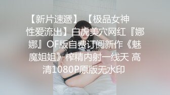 牛仔裤小背心，很会玩诱惑极品女，难得露脸细长美腿，脱下丁字裤露多毛肥穴，翘起对着镜头扣弄，换上吊带黑丝