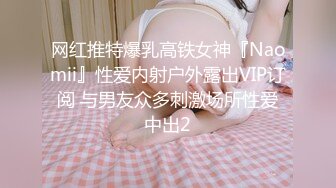  夫妻3P记，浴缸旁这一幕，单男在后面帮老婆洗逼逼，老公在前面堵住嘴巴，分工合作真的感人