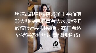 美女半脱牛仔裤穿黑丝做爱