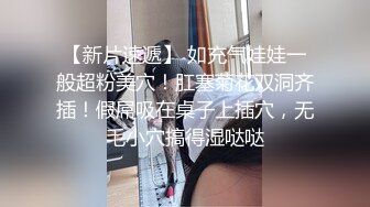 露脸的老熟女口爆没成功，恶心吐了，精子溅了一地