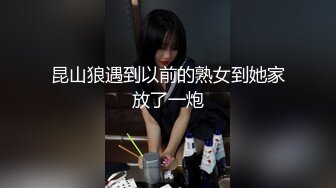 男人发现自己的尤物熟女老婆偷晴年轻猛男，生气录取视频作证据