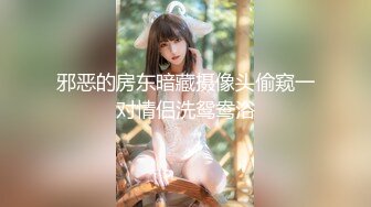 18岁大学生，给主人调教的乖乖的~跪舔鸡巴，主人脚趾玩弄淫穴，刷皇冠可约空降！骚逼痒痒等着哥哥来操呀！！