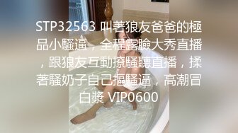 漂亮黑丝淫妻 舒服吗老婆 啊啊舒服 好深 真猛 绿帽叫单男在家操媳妇 深吻抠逼看来是老手啊