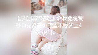 某地三线美女小嫩模为了能出名不惜酒店和摄影师上床,年轻貌美,逼逼饱满肥厚,干的淫水直流,嗷嗷叫!