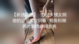 穿着旗袍的阿姨还是脱了衣服更有味道，你喜欢黑丝么