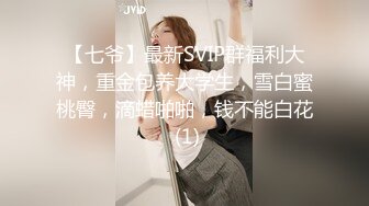 淫乱母子乱伦疫情不用上课大学生儿子和单亲妈妈在家操逼，教儿子如何舔穴