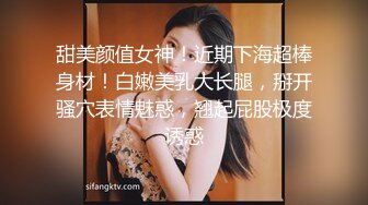 高价自购-商场陪小侄女游玩的高挑眼镜学生妹,短裙校服,洁白内内上壹小片尿渍