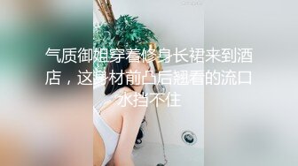 无毛干净小骚逼短发御姐，浴室洗澡湿身诱惑，扒开超紧肥穴，振动棒磨蹭阴蒂，小穴非常敏感，没几下就流出白浆