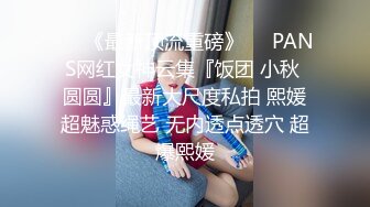 黑客入侵摄像头发现清纯靓女正在自慰，这巧得及时啊，女孩淫贱骚逼三分钟进入高潮，听呻吟叫得可真欢！