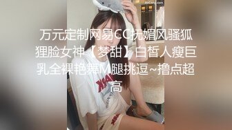 哺乳期小少妇很有气质，露脸发骚听狼友指挥，挤奶水给狼友看自己舔奶顺着嘴流好骚啊，骚穴特写道具抽插喷水