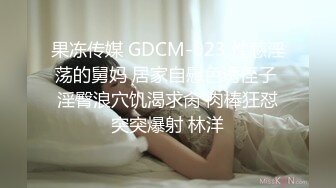 两个妹子一起玩双飞，黑丝情趣装上位骑乘套弄轮着操