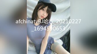 奶子大小合適 外加絲襪翹臀 好騷的小娘們兒 真想干她一炮