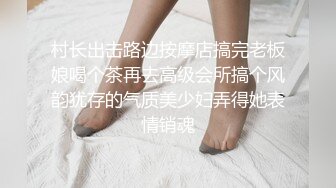 与陌生男模拍摄写真,见到对方健硕的身体,忍不住把手伸向对方