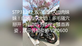 9-5换妻探花 两女一男玩扑克，输了脱衣服，尽兴之后床上3P大战，场面精彩