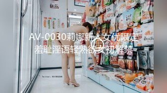 生活感十足【少妇姐姐一枚】良家少妇在厨房做饭真空上阵，儿子面前自慰，妈妈这是什么玩具我也要玩，有乳汁白皙美臀