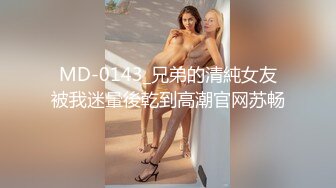 旗袍肉丝优雅御姐✿肤白貌美大长腿极品女神 白虎骚逼真特么骚，爆操开档丝袜女神 必须是一边后入一边打屁股