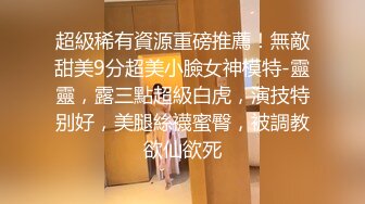 商場小飾品攤前連續抄到三個美女裙底風光,其中一個穿著透明內內