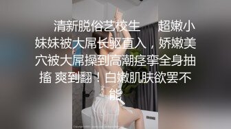   交女王全程露脸黑丝诱惑活好不粘人大秀直播伺候大哥，按着头草嘴让大哥抠逼玩弄