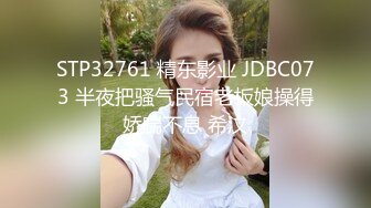 商场女厕全景偷拍几个美女嘘嘘粉嫩的鲍鱼呈上来了 (3)