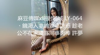 YC商场偷拍吊带小姐姐好性感的骚丁都夹到B缝里去了