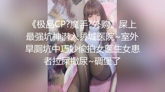 广东00后嫩妹双女一起舔屌，揉穴插嘴，怼着超嫩小穴一顿操，扶腰后入另个妹子