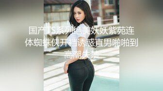 澡堂子内部员工偷窥洗完澡正在化妆的三姐妹 (1)