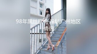 风骚少妇爱勾搭跟两个小哥玩3P，性欲旺盛扒光两个小哥一起吃鸡巴，边吃边撸前插后入揉奶子，把小哥伺候的好舒服