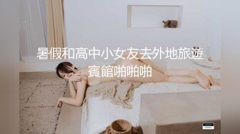 扒开骚逼老婆的蓝色小内内大鸡巴直接插入 站立后入无套猛操 一顿疯插爆操 最后弄喷水 好敏感的小骚货 包射