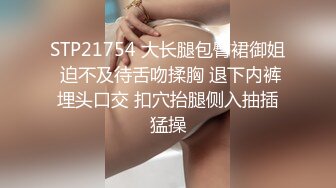 餐厅女厕全景偷拍短裙高跟美女⭐黑骚逼很痒挠一挠