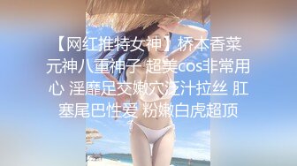 有点变态的大叔车上找了一个美女 抠她的B看着她的B打飞机就是不操