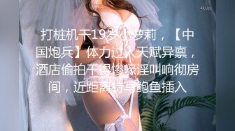 SPA女子养生馆里的特殊服务黑丝诱惑道具玩逼揉奶抽插