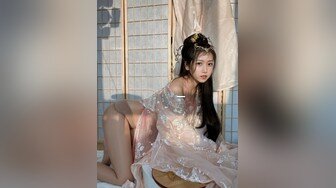 【胖子传媒工作室】网聊的骚熟女，半推半就扒裤子