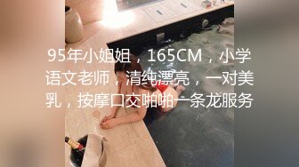 大眼红唇小女友露脸互玩69，无套女上位抽送騒穴用道具刺激阴蒂男友帮忙自慰