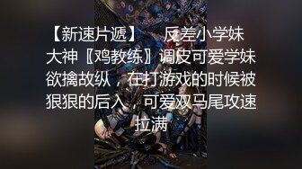 韵味十足甜美骚女，女用倒模20CM长屌，骑乘自己动，翘起屁股插入