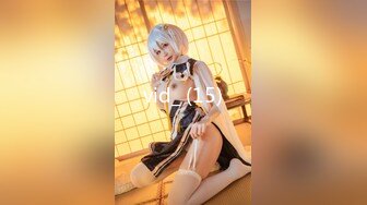 【新片速遞】 性感白皙皮肤美少妇，卧室中露脸道具自慰，特写超嫩粉穴，淫水很多大香蕉自慰