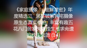 外购新增流出，大胆坑神潜入商场女厕独占坑位偸拍多位少女少妇方便，逼脸同框，有个妹子貌似在自摸