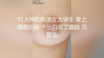 商场女厕全景偷拍包臀裙美女的多毛小黑鲍在准备提裤子的时候来信息了光顾着回消息整个大鲍鱼完美的展示给网友