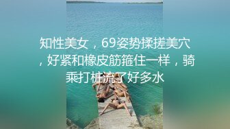 两个精壮小夥调教40多岁老母狗，壹前壹後双洞齐开，这年纪女人欲望太强了